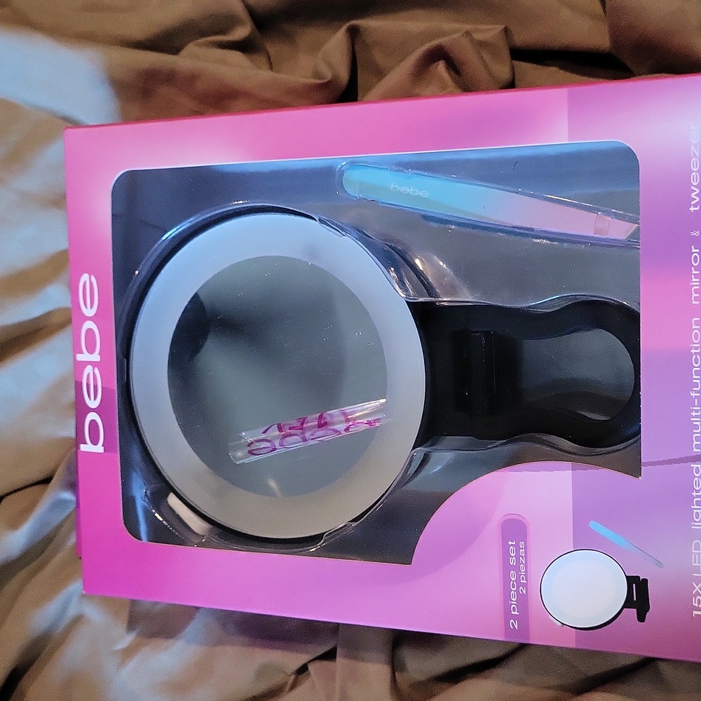 Bebe led foldable mirror set boxed tagged 💖 above info 💖
